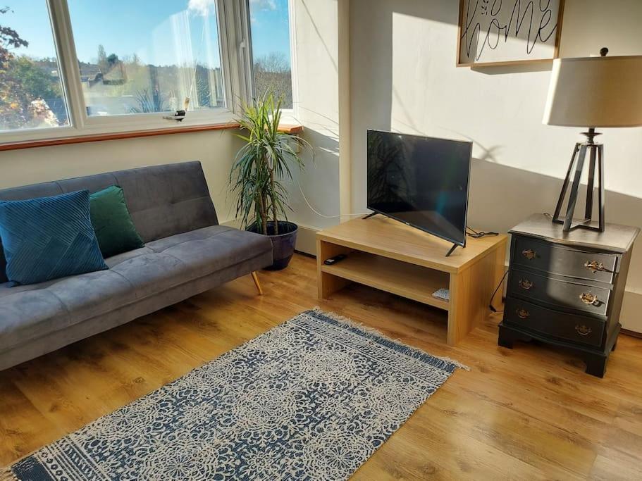 2 Bed Flat, Bounds Green, Piccadilly Line, London N11 외부 사진